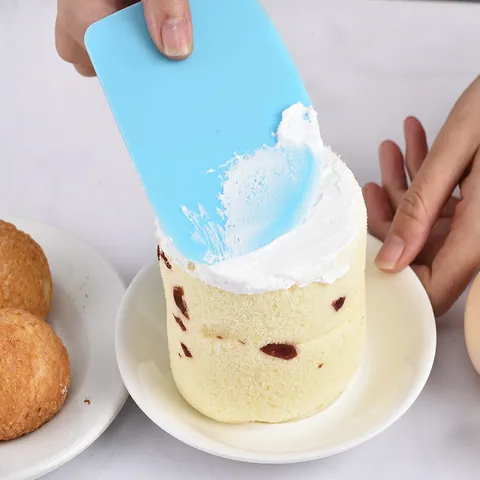Cake Scraper PP Dough Cream Smoothing Scraper With Serrated Curved Edge For Baking Styling Multipurpose Kitchen Decorating Tool