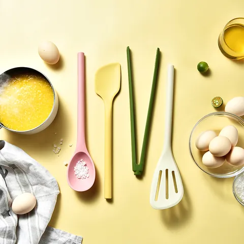 Utensilios de Cocina de Silicona Magnéticos Espátula Cuchara Pala de Freír Pinzas para Alimentos Raspador Con Estante Colgante de Pared