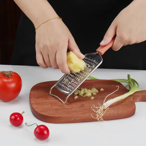 5-teiliges Edelstahl Küchenutensilien Set Inklusive Schneebesen Gemüsehobel Reibe Mehlsieb Flaschenöffner Mit Ergonomischem Griff