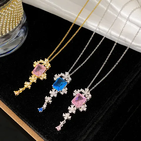 Collar con Colgante Cuadrado de Flor de Acero de Titanio Cobre y Strass para Mujer Collar de Piedras Preciosas Rosadas Azules Santa Maria