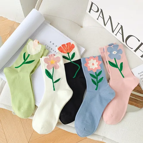 Women Sweet 3D Tulip Floral Crew Socks Japanese School Style Lettuce Trim Polyester Slouch Socks For Daily Wear Casual