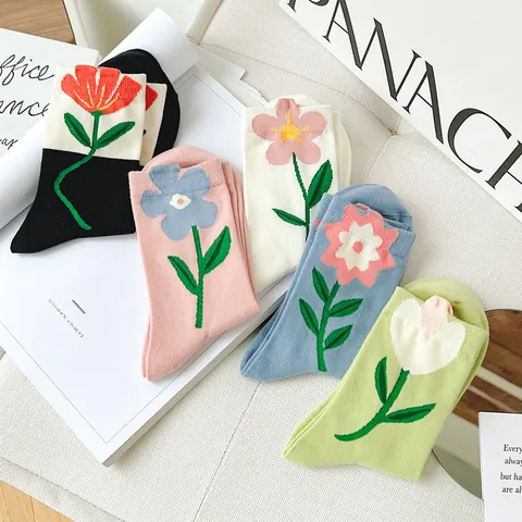 Women Sweet 3D Tulip Floral Crew Socks Japanese School Style Lettuce Trim Polyester Slouch Socks For Daily Wear Casual