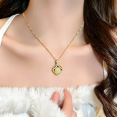 Élégant Collier Pendentif Sac de Fortune en Acier Titane Plaqué Or pour Femmes Mode Amulette Avec Perle Artificielle et Strass Incrusté Bijoux Cadeau