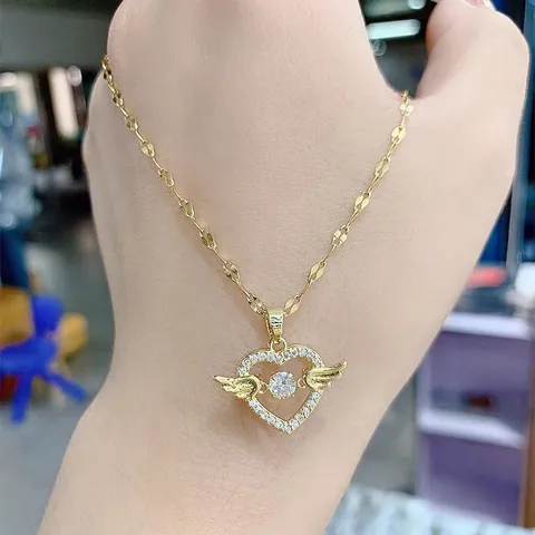 Collana con Ciondolo a Cuore Danzante in Acciaio al Titanio Ali di Angelo Catena a Clavicola Girocollo di Lusso con Strass Regalo Donna