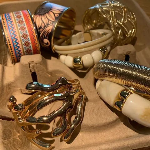 Bohemian Resin Dyeing Shell Round Beaded Bracelet Bangle Geometric Lightweight Luxury Jewelry Collection for Women Stackable Hand Jewelry