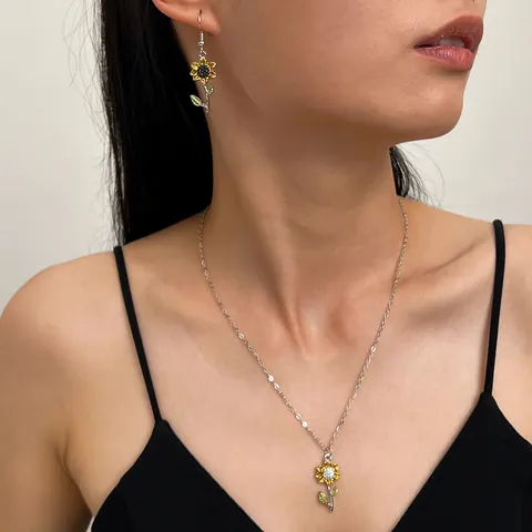 Enamel Sunflower Pendant Necklace With Silver Plated Chain Pastoral Jewelry For Women Fashion Accessory Graduation Gift