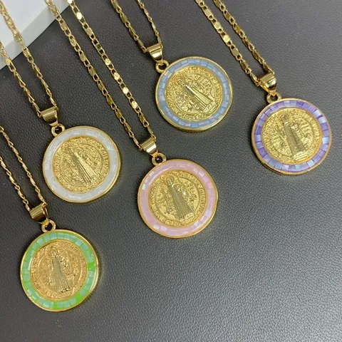 Collar Medalla de San Benito Vintage Colgante de Cobre Chapado en Oro y Concha Natural Joyería Religiosa para Mujer