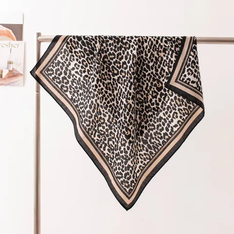 Women's Fashion Leopard Print Square Scarf Elegant Paisley Pattern Neck Scarf Silk Like Satin Bandana Polyester Printed Headscarf
