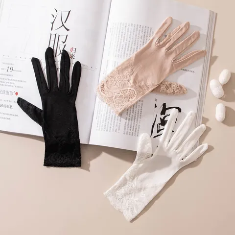Women's Elegant Lace Sun Protection Gloves Vintage Silk Viscose Blend Touchscreen Driving Gloves Floral Pattern Accessories