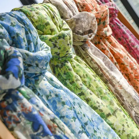 Foulard Classique à Imprimé Floral Pour Femmes Style Exotique Châle en Satin de Polyester Protection Solaire Plage Vintage Léger