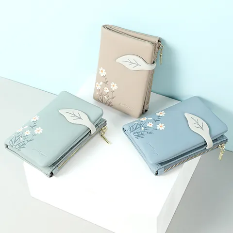 Women's Short PU Leather Wallet Daisy Print Bifold Purse With Multiple Card Slots Zipper Coin Pocket Fashion Card Holder
