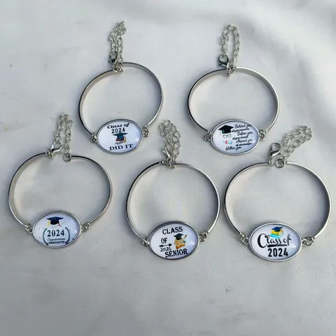 Klasse Von 2024 Abschluss Zeit Edelstein Armreif Armband Verstellbar Legierung Glas Souvenir Geschenk Schmuck Für Absolventen