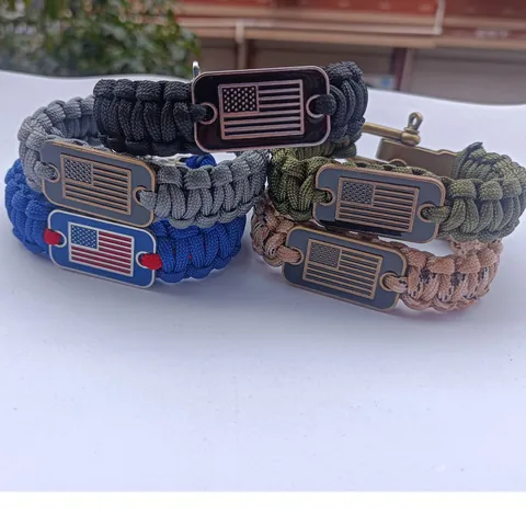 Pulsera de Paracord Con Hebilla Ajustable en Forma de U de Aleación de Zinc Placa de Identificación de la Bandera de EE. UU. Muñequera Trenzada Para Hombres Mujeres Joyería Deportiva Casual al Aire Libre