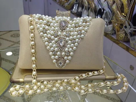 Women's V-Shaped Handmade Beaded Evening Bag Luxury Artificial Pearl Rhinestone Clutch Wedding Party Shoulder Handbag