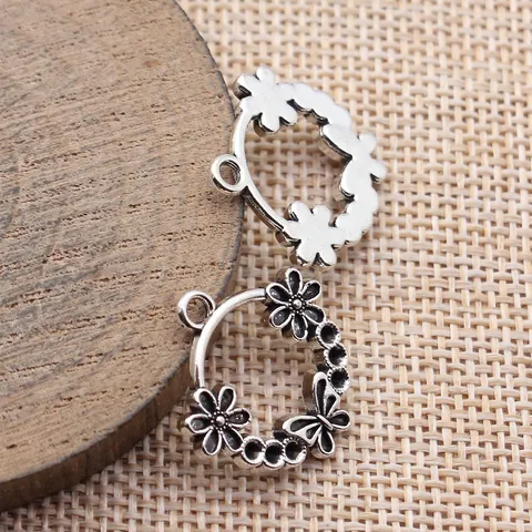 Antique Silver Alloy Flower Butterfly Hoop Pendants For DIY Jewelry Making Findings Retro Circular Charm Accessories