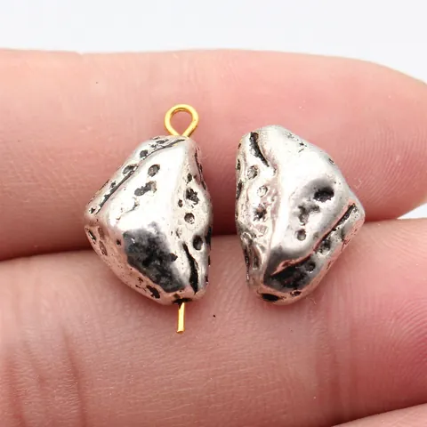Vintage Antique Silver Zinc Alloy Triangle Rock Shape Hole Bead Irregular Stone Spacer Beads For DIY Jewelry Making Accessories