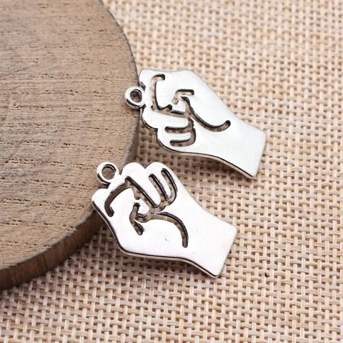 Ciondolo a Forma di Gesto del Pugno in Lega di Zinco Argento Antico Vintage Zakka Pendente in Metallo per Accessori Fai da Te