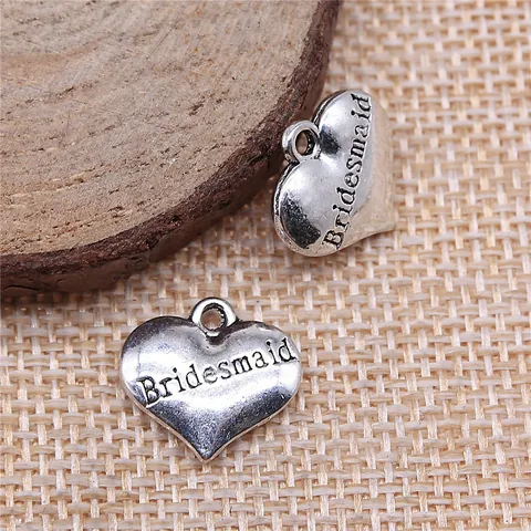 Charms de Corazón de Aleación de Zinc Plata Antigua Colgantes Con Letras Bridesmaid Doble Cara para Accesorios de Joyería Boda