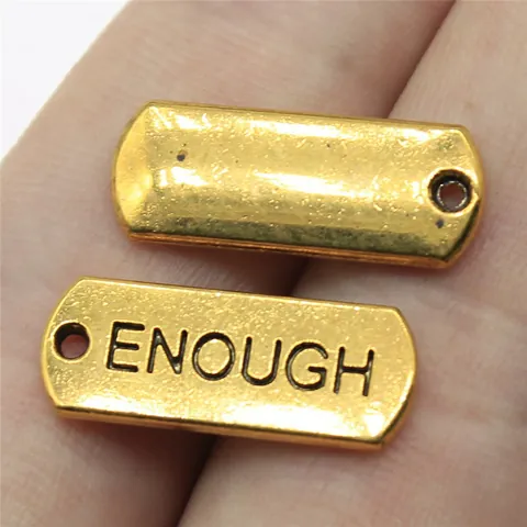 Pendentif Rectangulaire Rétro Lettre ENOUGH pour Création de Bijoux DIY Collier Bracelet Breloques en Alliage de Zinc Antique
