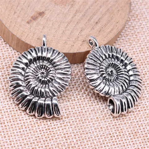 Pendentif en Alliage Vintage Forme de Conque Ammonite Argent Antique Style Marin Accessoire pour Création de Bijoux DIY Pendentifs