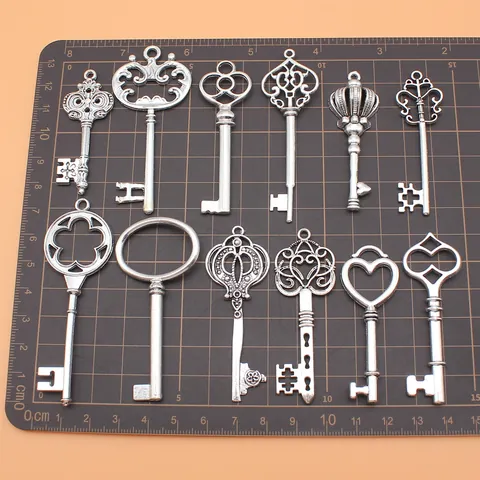 Antique Silver Alloy Vintage Key Charms Pendants For DIY Jewelry Making Steampunk Heart Crown Hollow Decoration Accessory