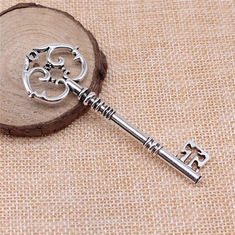 Vintage Legierung Schlüssel Anhänger Hohles Schnörkelwerk Design Galvanisiert Antik Finish Für DIY Schmuck Handwerk Zubehör