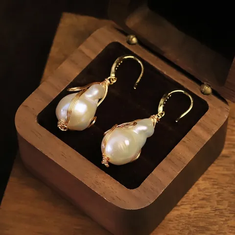 Pendientes de Perla Artificial de Estilo Barroco Con Detalles de Strass Joyería de Alambre Tejido de Cobre Dorado Con Poste de Plata