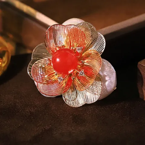 Vintage Baroque Freshwater Pearl Natural Stone Flower Brooch Gold-Plated Copper Rhinestone Inlaid Corsage Jewelry For Women