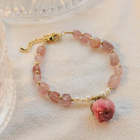 Pulsera Hecha a Mano de Perla Natural Cuarzo Fresa Flor Preservada Elegante Colgante de Rosa en Aleación Joyería para Mujer