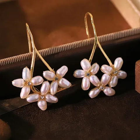 Orecchini Pendenti a Fiore con Perle d'Acqua Dolce Barocche in Lega Placcata Oro con Strass Floreali da Donna Gioielli Fatti a Mano Retro