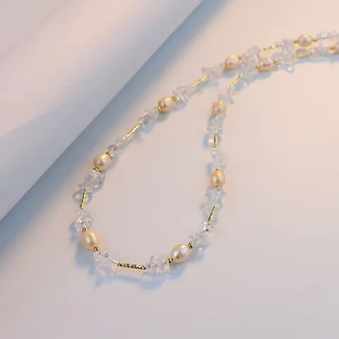 Doux Collier Ras du Cou en Perles Naturelles et Cristal de Roche pour Femmes Été Luxe Léger Bijoux en Or Fait à la Main