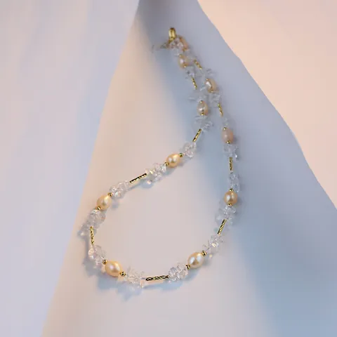 Doux Collier Ras du Cou en Perles Naturelles et Cristal de Roche pour Femmes Été Luxe Léger Bijoux en Or Fait à la Main