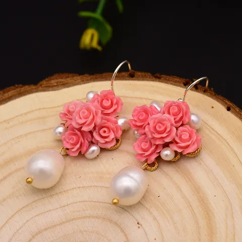 Orecchini Pendenti Etnici Fatti a Mano in Perle d'Acqua Dolce Per Donna Gancio in Argento Sterling 925 Nappa Rosa Corallo