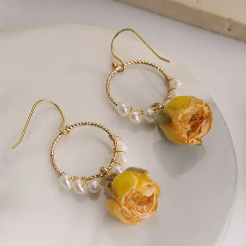 Boucles d'Oreilles Pendantes Roses Séchées Résine Fait Main Perle d'Eau Douce Cercle Doré Bijoux Floraux Style Forêt Doux Femme