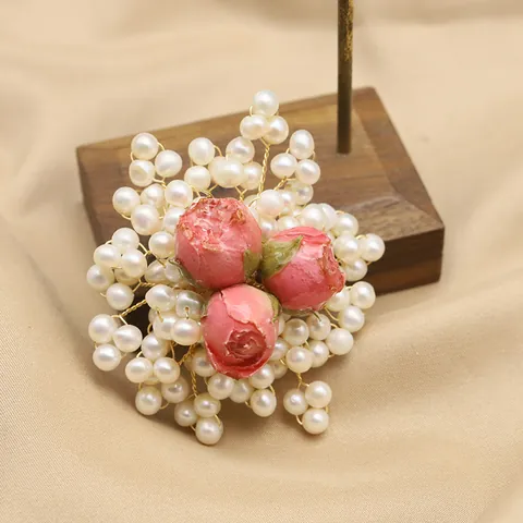 Vintage Alloy Artificial Pearl Flower Brooch Elegant Pink Resin Drip Rose Snowflake Breastpin Luxury Fine Handcrafted Brooches For Women Fashion Jewelry Gifts