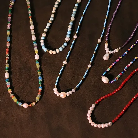 Collier en Perles d'Eau Douce Naturelles Fait Main Avec Pierres Naturelles Perles de Cristal Chaîne de Clavicule Élégante pour Femmes