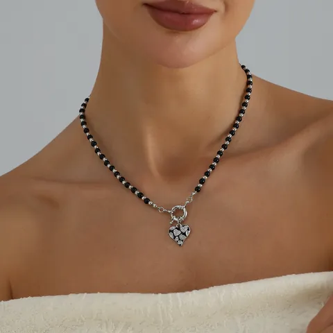 Collier avec Pendentif en Cœur de Perles à la Mode pour Femmes Hommes Unisexe Alliage Plastique Choker Bijoux Style Punk