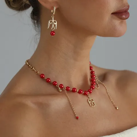 Europäischer Stil Eisen Legierung Hohl Flügel Totem Halskette Ohrringe Set Rot Künstliche Perle Quaste Mode Schmuckset Für Damen