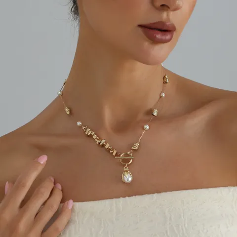 European American Style Irregular Metal Patchwork Alloy Pendant Necklace Fashion Artificial Pearl Toggle Clasp Necklace For Women Jewelry