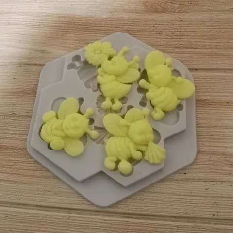 Flying Bee Silicone Mold For Chocolate Fondant Cake Decorating Hexagon Honeycomb Bee Flower 3D Candy Soap Jelly Baking Mold