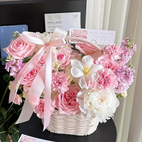 Mother's Day White Imitation Rattan Flower Basket Romantic Floral Arrangement Handheld DIY Gift Basket For Wedding Home Decor