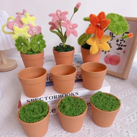 Mini Terracotta Plastic Planter Pot For DIY Crochet Flower Car Decoration Creative Drop-Proof Small Decorative Desktop Flowerpot