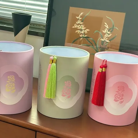 Cubo de Flores para el Día de la Madre Caja de Regalo Cilíndrica de Cartón Con Borla Para Mamá Cumpleaños Boda Diseño Floral