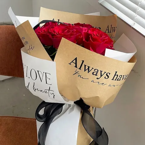 Bloemeninpakpapier in Koreaanse Stijl Waterdicht Kunststof Kraftpapier Warmdruk Gouden Belettering Boeketverpakkingsmateriaal Voor Bruiloft Valentijnsdag DIY Cadeaudecor