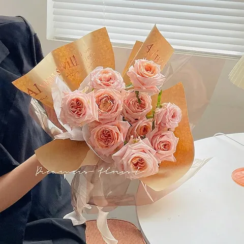 Bloemeninpakpapier in Koreaanse Stijl Waterdicht Kunststof Kraftpapier Warmdruk Gouden Belettering Boeketverpakkingsmateriaal Voor Bruiloft Valentijnsdag DIY Cadeaudecor