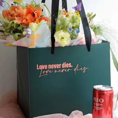 Simple Cardboard Gift Handbag Ribbon Handle Metallic Gold Flower Bouquet Packaging Bag For Wedding Party Souvenir Gift Bag