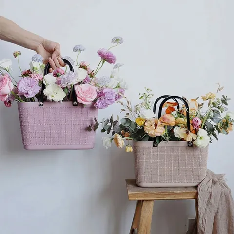 Grid Texture Waterproof Plastic Flower Basket Handheld Picnic Bouquet Packaging Decorative Storage Basket For Home Party