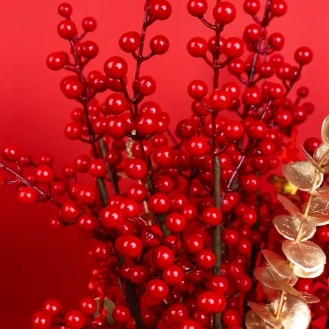 Ramo di Bacche di Agrifoglio Rosso Artificiale per Decorazioni di Capodanno Plastica Schiuma Fiori Finti Stelo di Melograno Casa Matrimonio Festa Ornamento