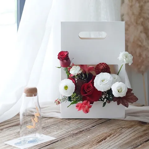 Handheld Kraft Paper Flower Box With Window Folding Design Portable Flower Basket Gift Packaging Box For Wedding Party Decor