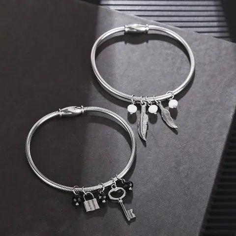 Bracciale Rigido Magnetico Vintage in Acciaio Inossidabile per Donna Uomo Ciondolo Piuma d'Angelo Cuore Chiave Gioielli Regalo